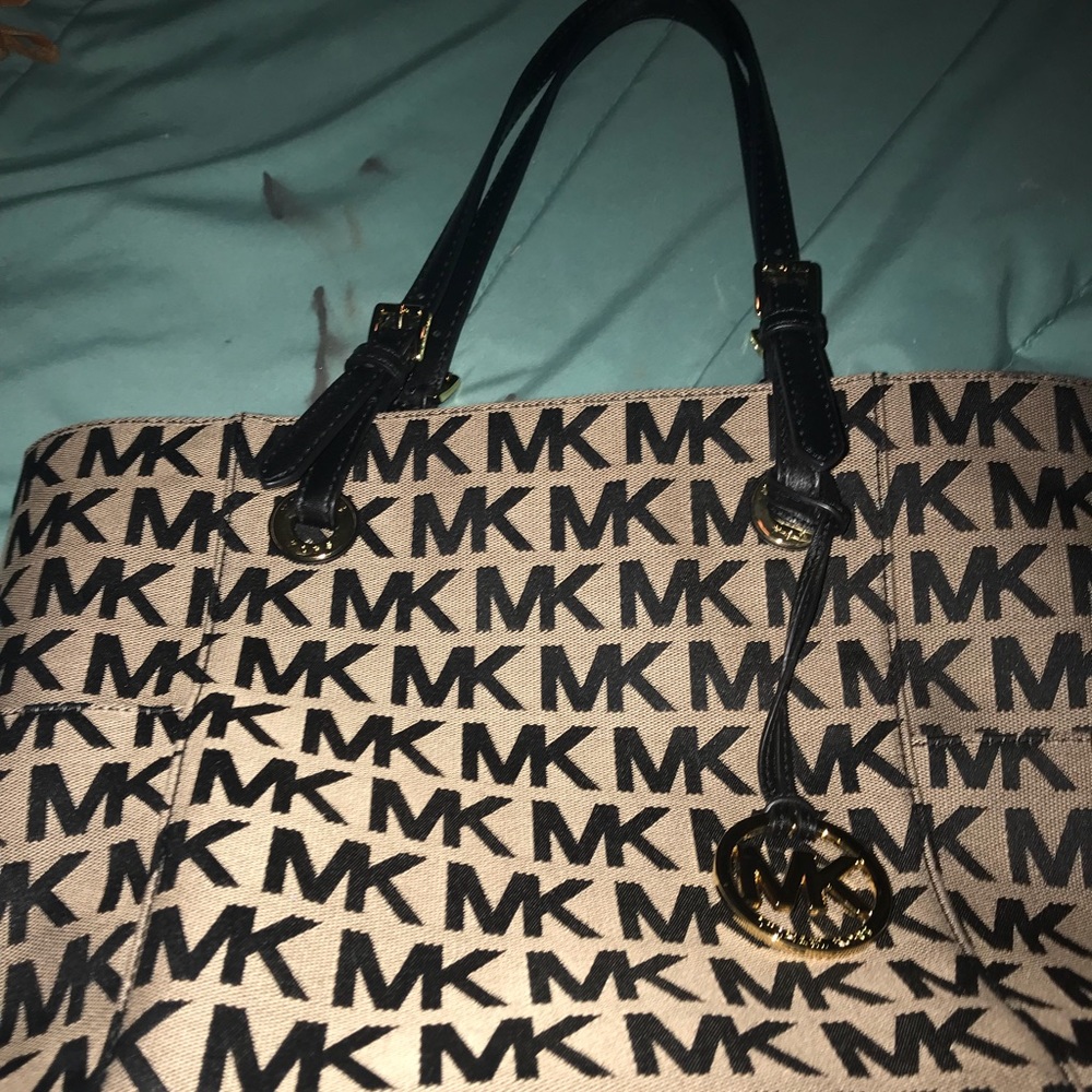 Michael kors tote (doing a trade dont purchase)